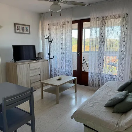 Banyuls-sur-mer: F2 Avec Loggia Et Parking, Proche - Fr-1-309-166 *